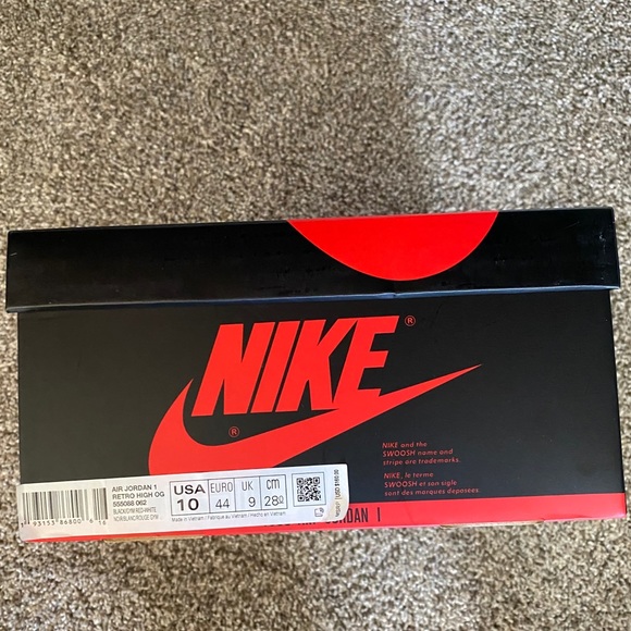 Jordan 1 "Bloodline" - Picture 9 of 12